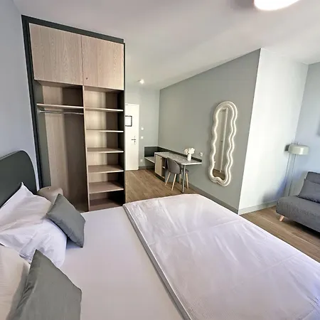 Living فالدورن