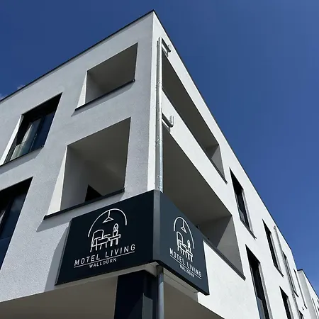 Living * فالدورن