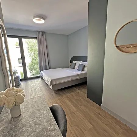 Living فالدورن