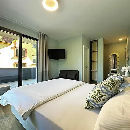 Hotel Living *